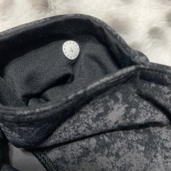 Women’s lululemon size 4 crop leggings - Picture 6 of 6